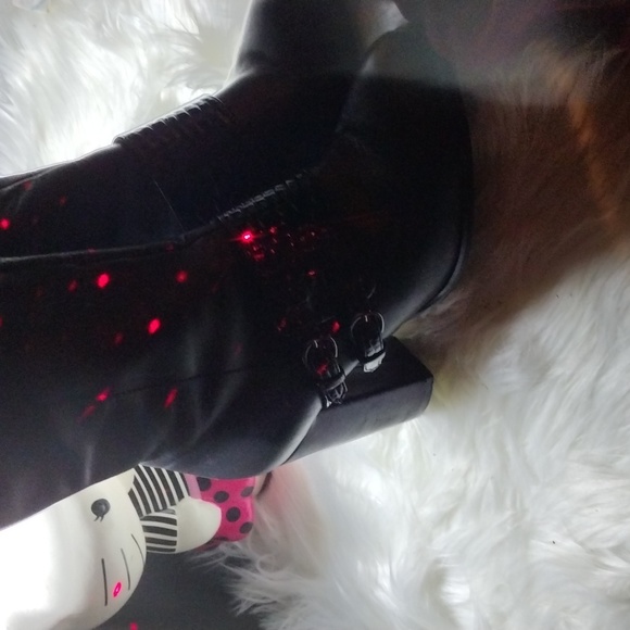 Design Lab Boots - Picture 3 of 4